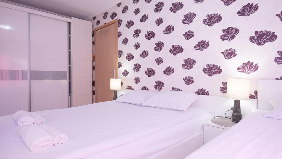 Bed, Photo of the whole room, Bedroom, towels, wardrobe