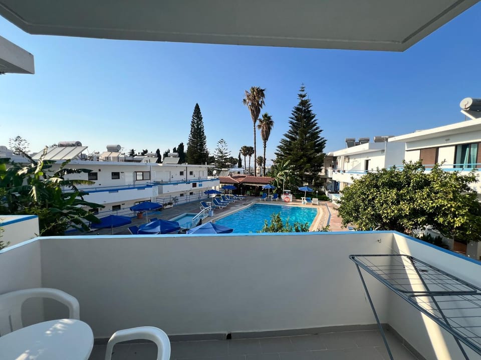 Balcony/Terrace, Pool view