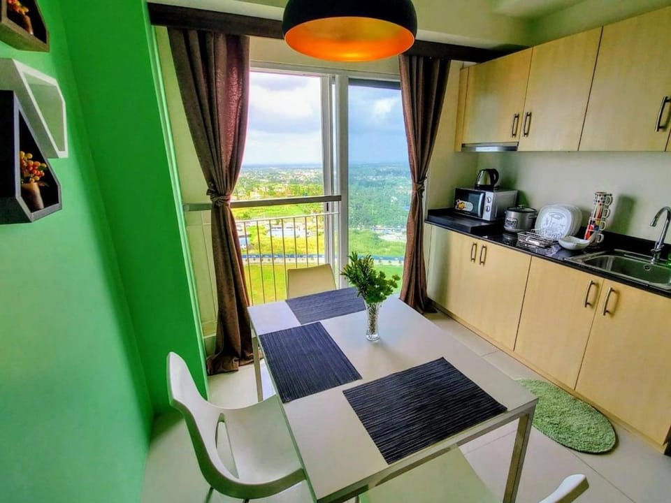 View (from property/room), Kitchen or kitchenette, Dining area