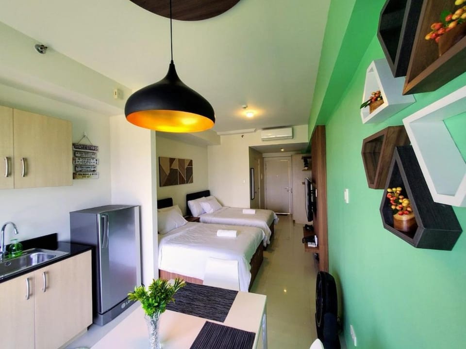 Bed, TV and multimedia, Living room