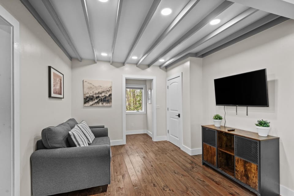 Elevation Escape House in Beech Mountain