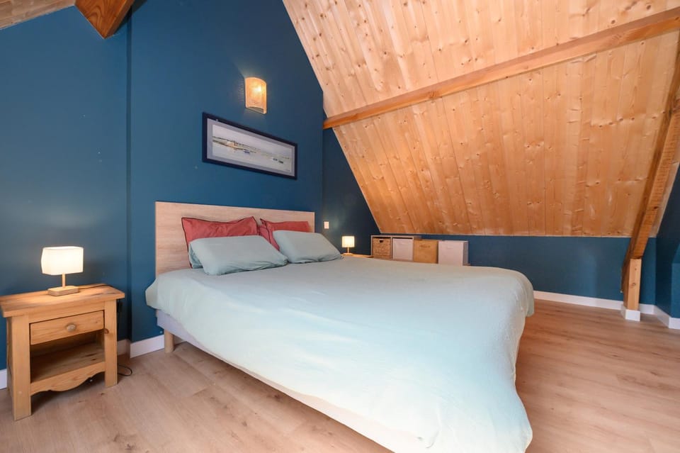Property building, Living room, Bedroom