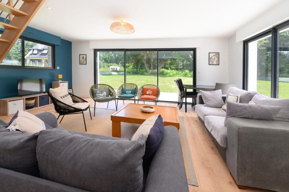 Property building, Living room