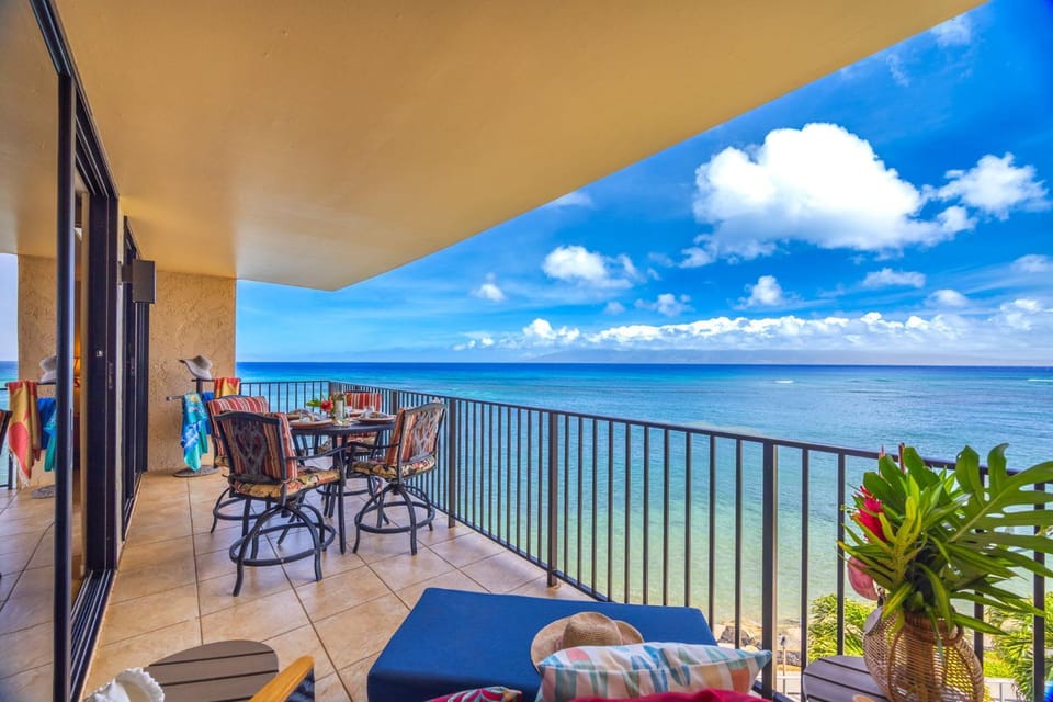 Oceanfront Corner-Unit Large Lanai Amazing Sunsets Views House in Kahana