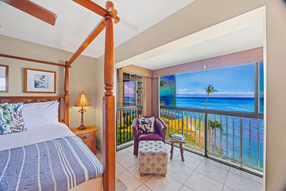 Oceanfront Corner-Unit Large Lanai Amazing Sunsets Views House in Kahana