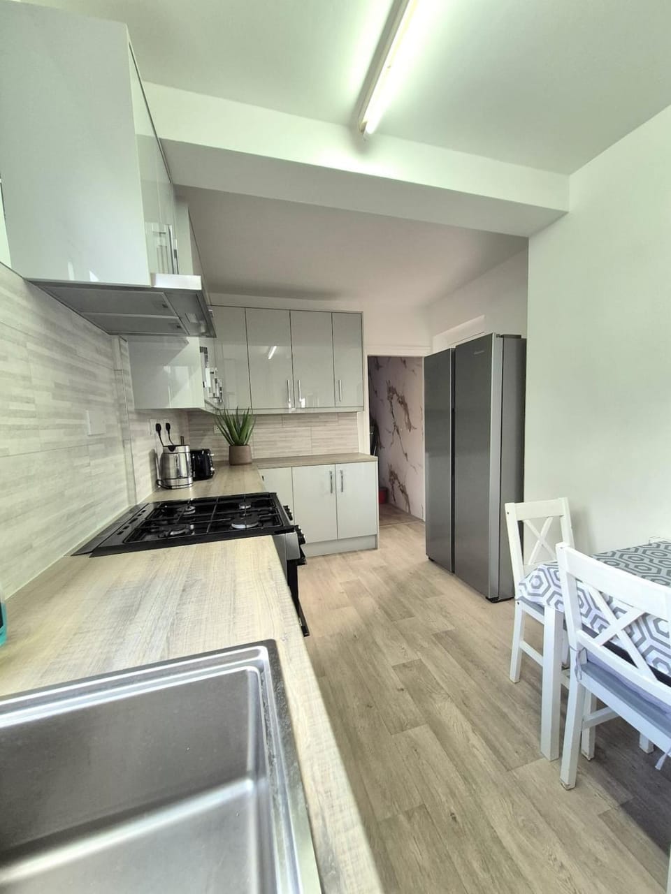 Stylish 4BR House - Family & Contractor Friendly Apartment in Leicester