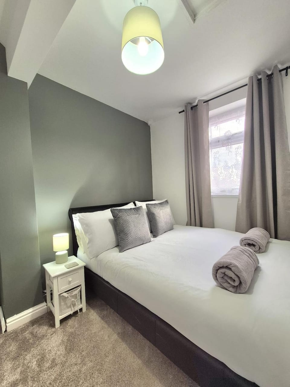 Stylish 4BR House - Family & Contractor Friendly Apartment in Leicester