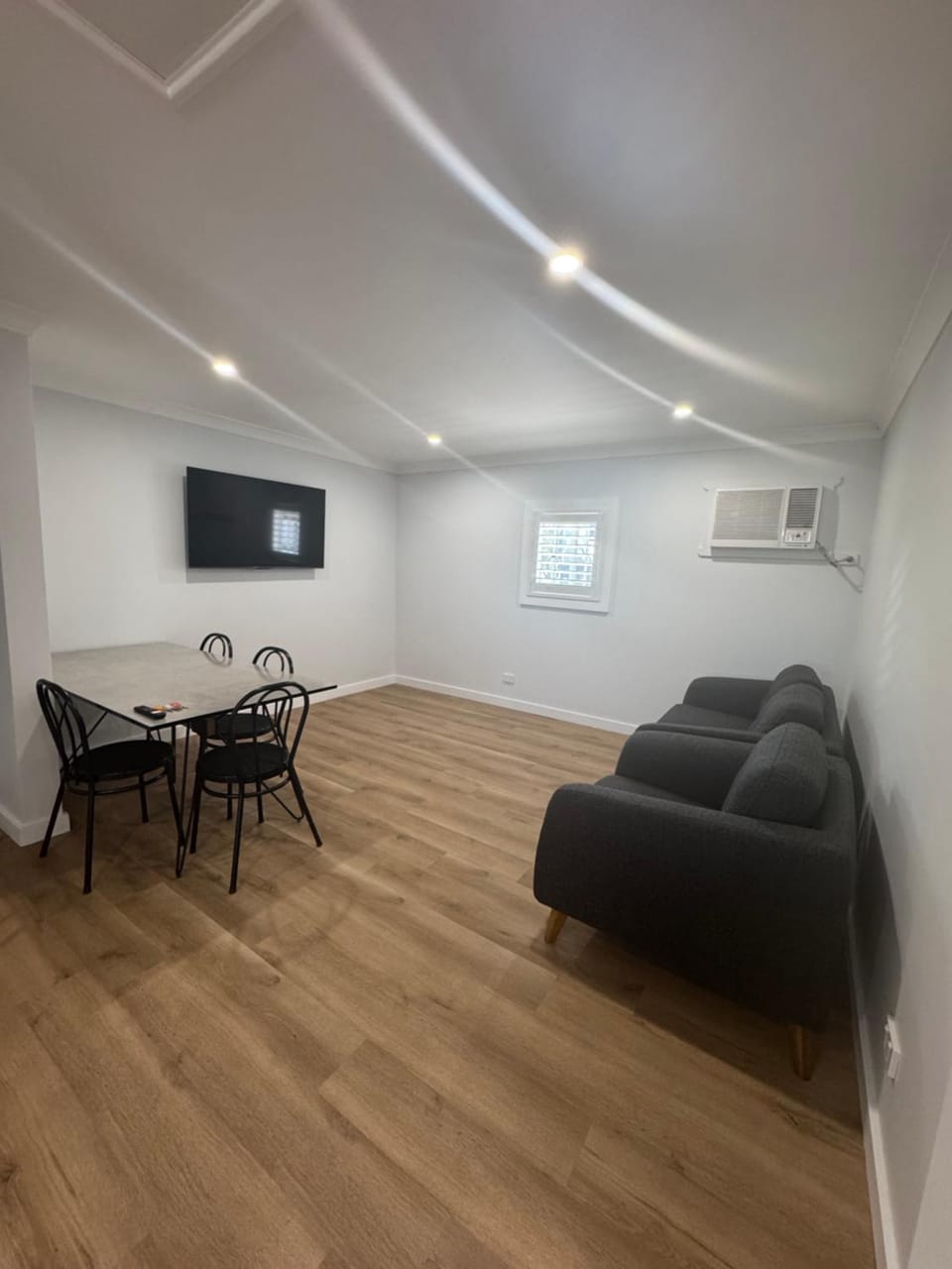 TV and multimedia, Living room, Seating area, Dining area