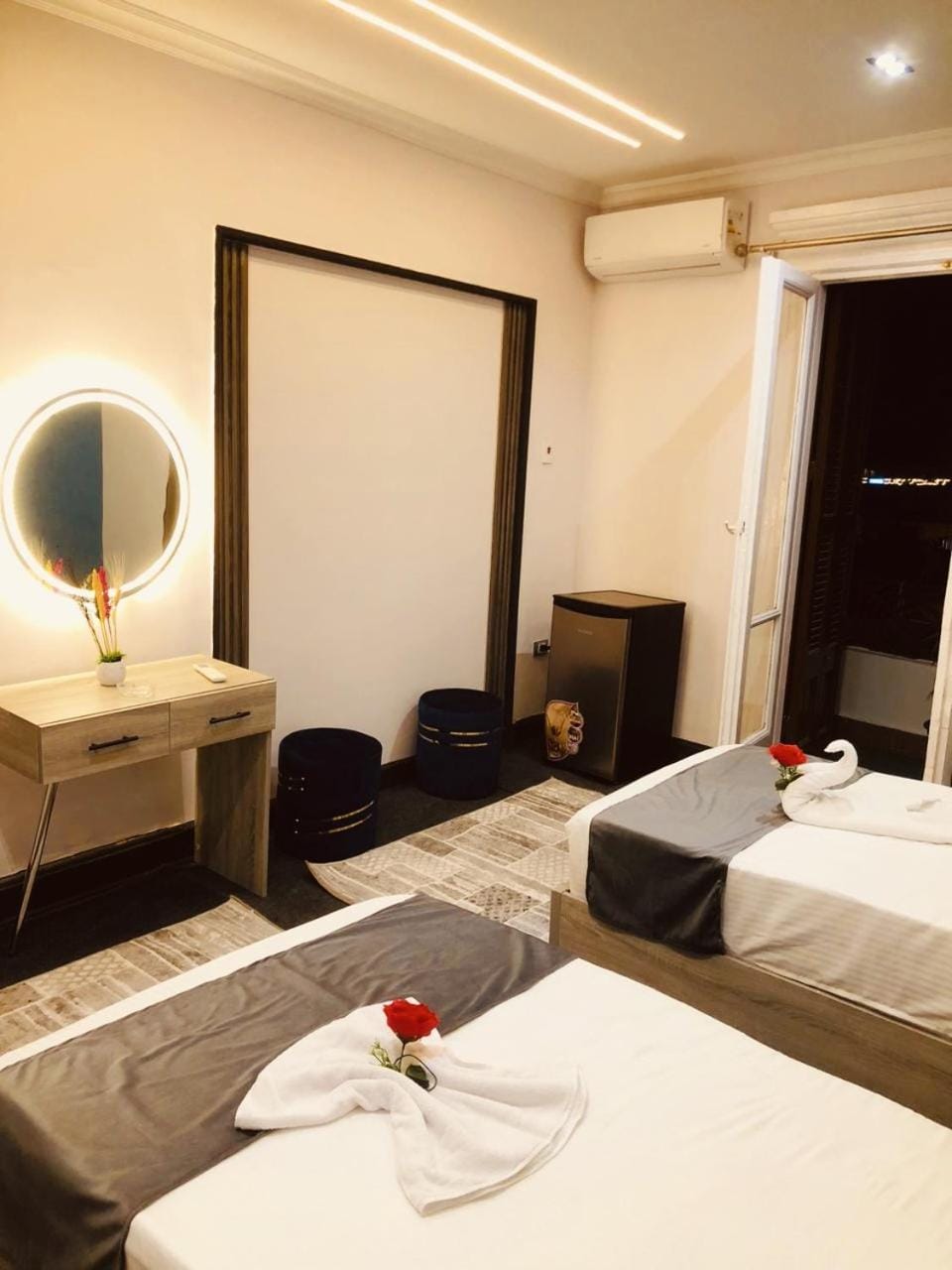 Bed, Living room, Photo of the whole room, Seating area, Bedroom, air conditioner