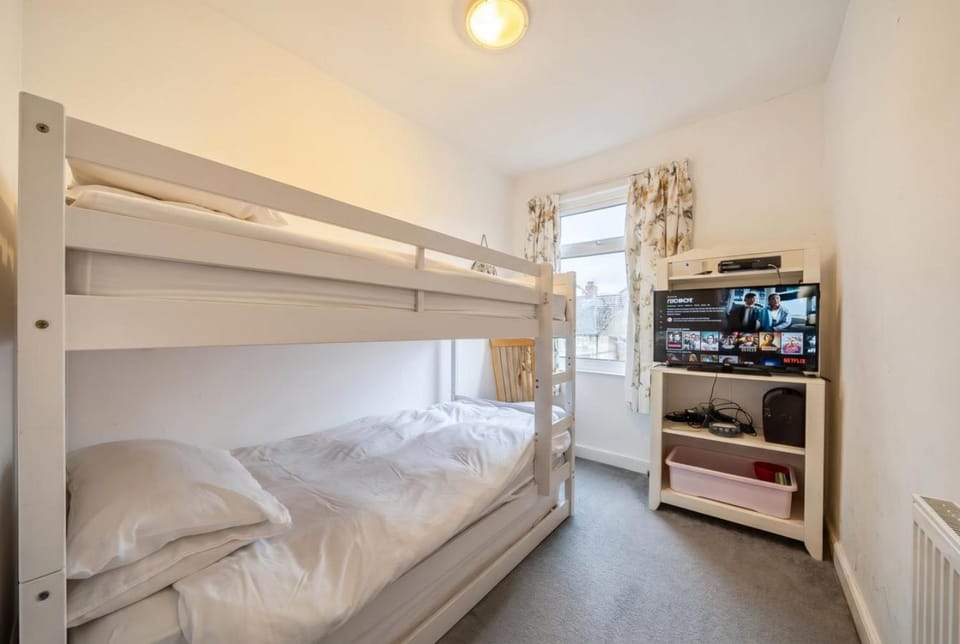 Photo of the whole room, Bedroom, bunk bed