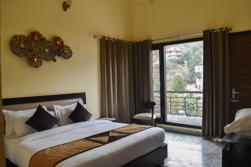Pinewood Manor Hotel in Himachal Pradesh