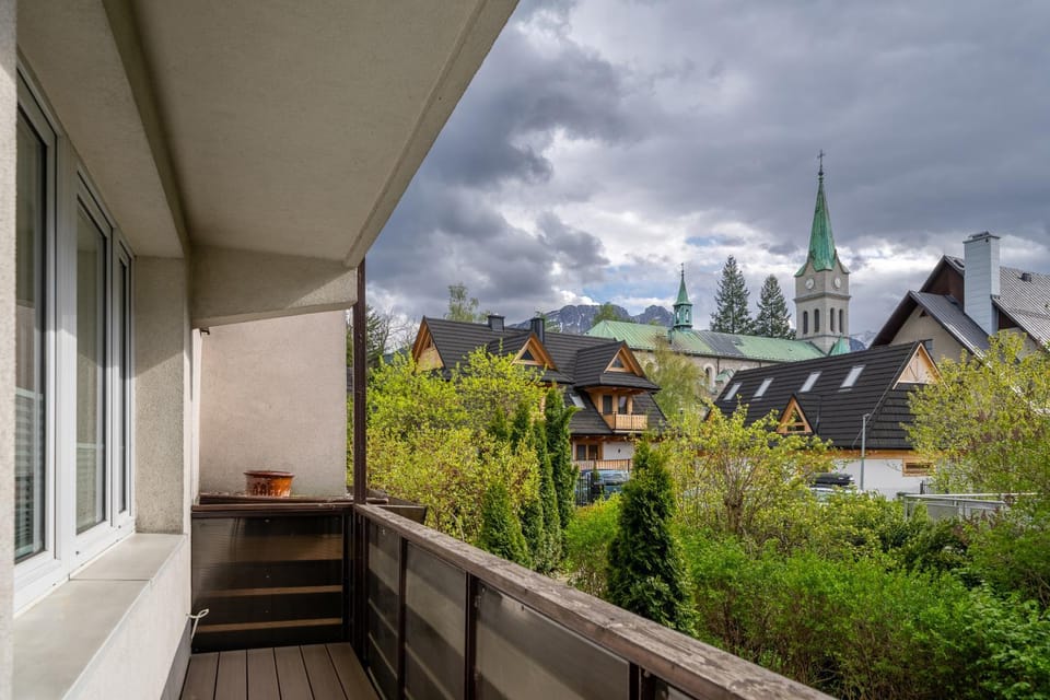 Property building, Day, View (from property/room), Balcony/Terrace, City view, Garden view, Mountain view