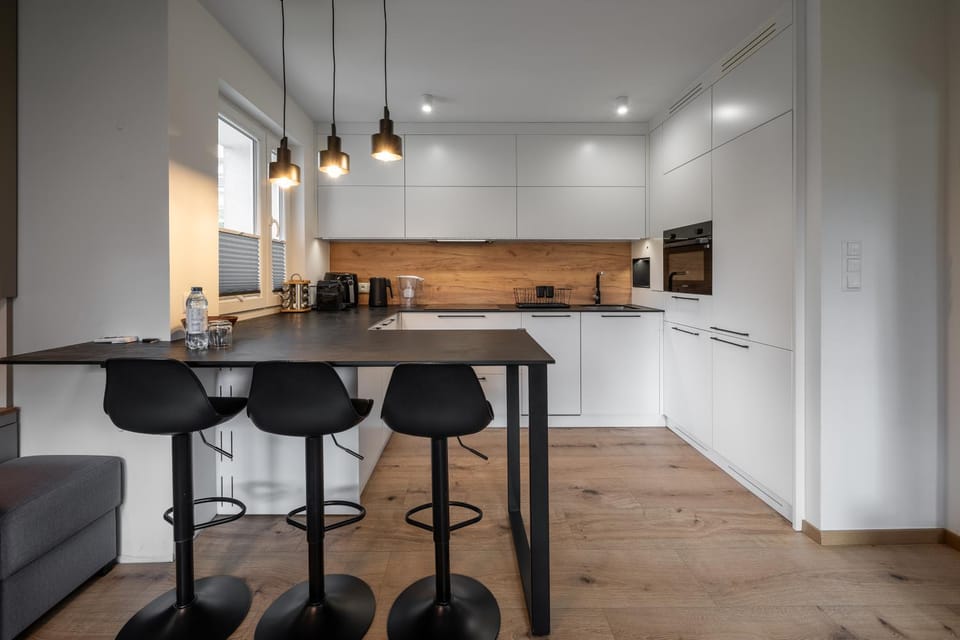 Coffee/tea facilities, Kitchen or kitchenette, Dining area, oven, stove, kitchen