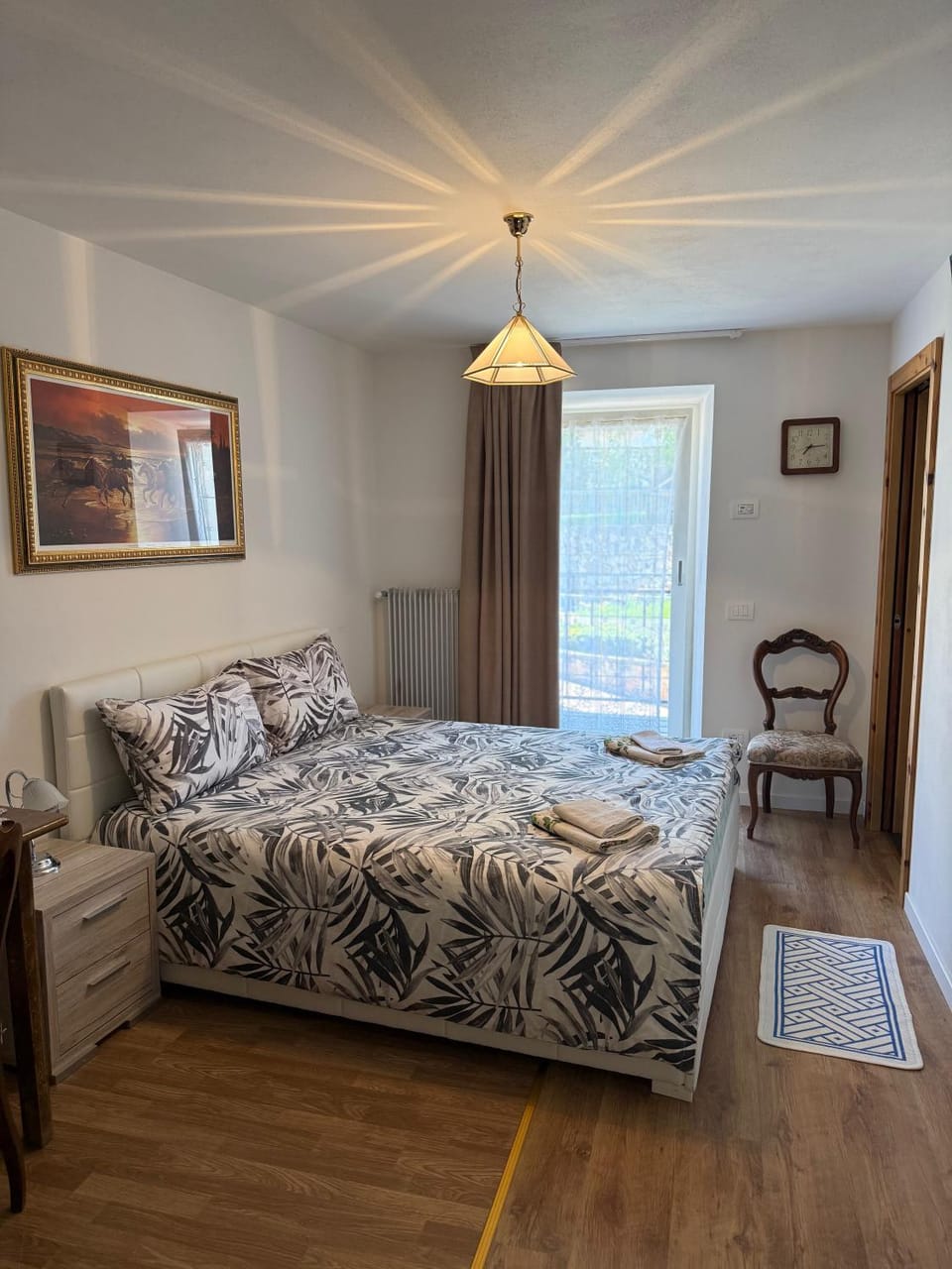 Bed, Photo of the whole room