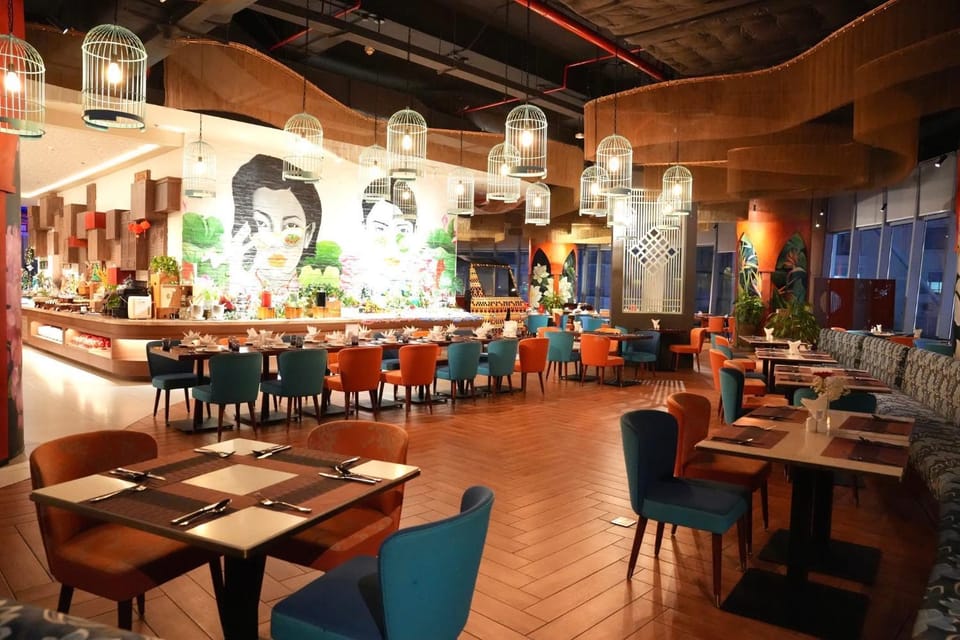 Restaurant/places to eat, Restaurant/places to eat, Living room, Food and drinks, Banquet/Function facilities, Seating area, Food