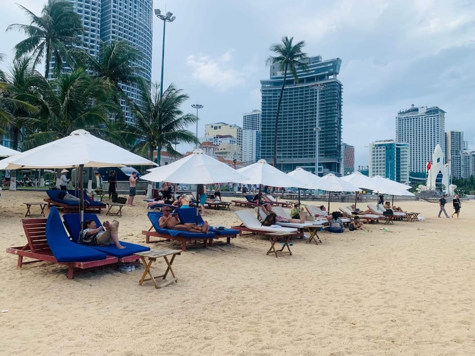 Day, People, Neighbourhood, Natural landscape, Beach, Sea view, group of guests, sunbed