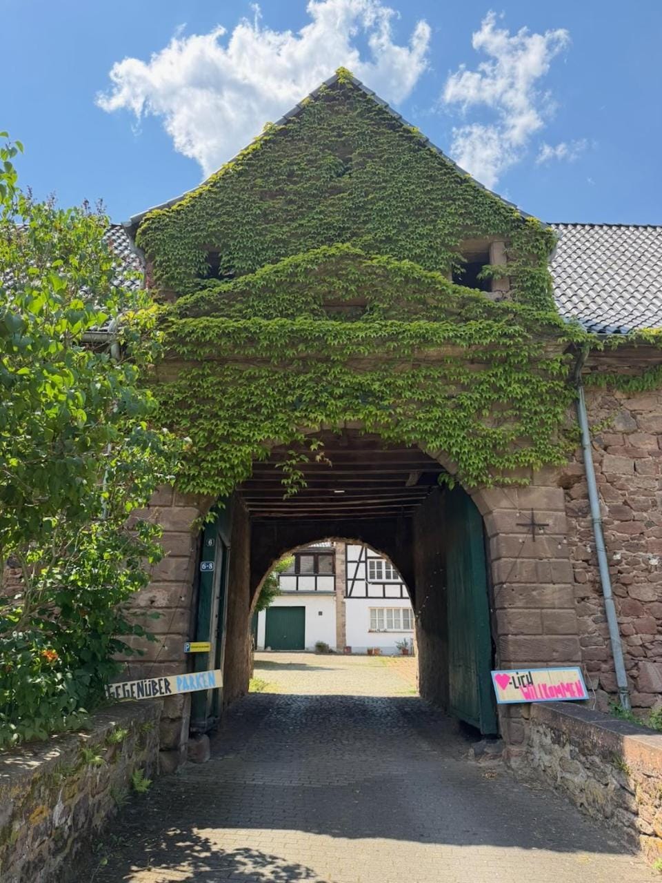 Facade/entrance