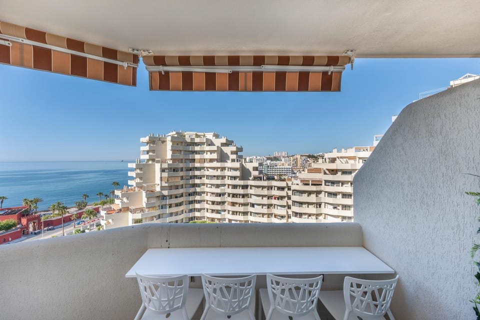 Benal Beach Sea View Studio Apartment in Benalmadena