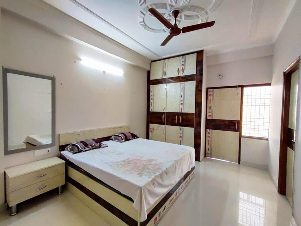 Bed, Photo of the whole room, Bedroom, wardrobe, air conditioner