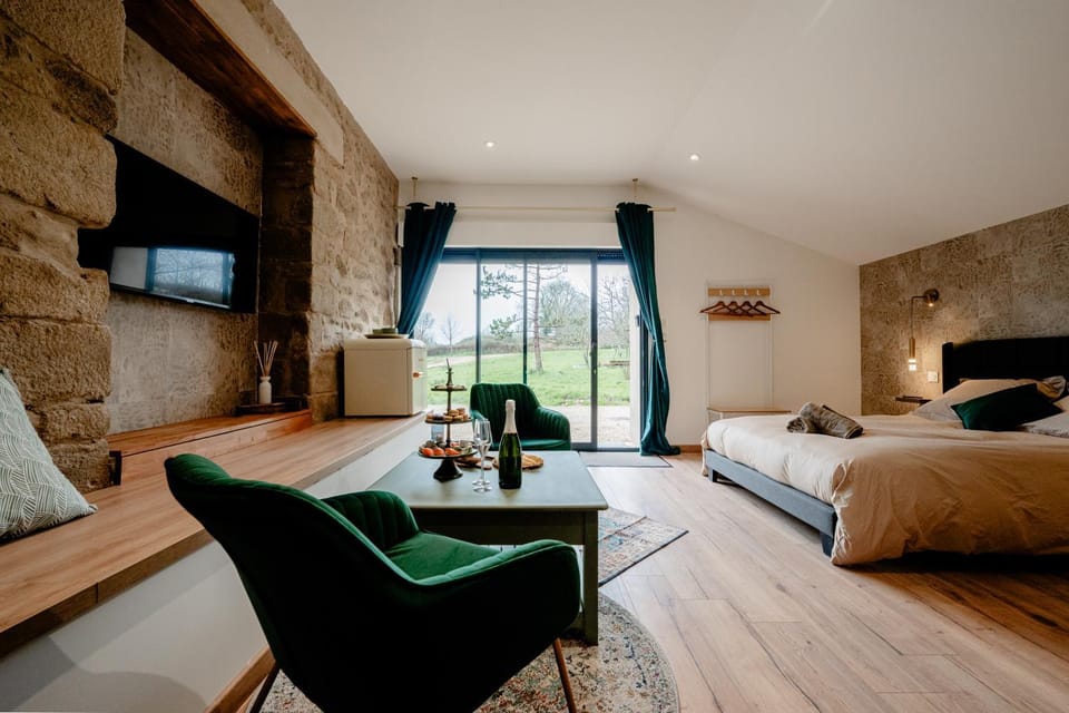 Photo of the whole room, Seating area
