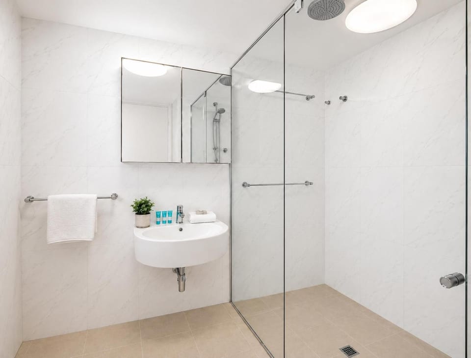 Shower, Bathroom, towels
