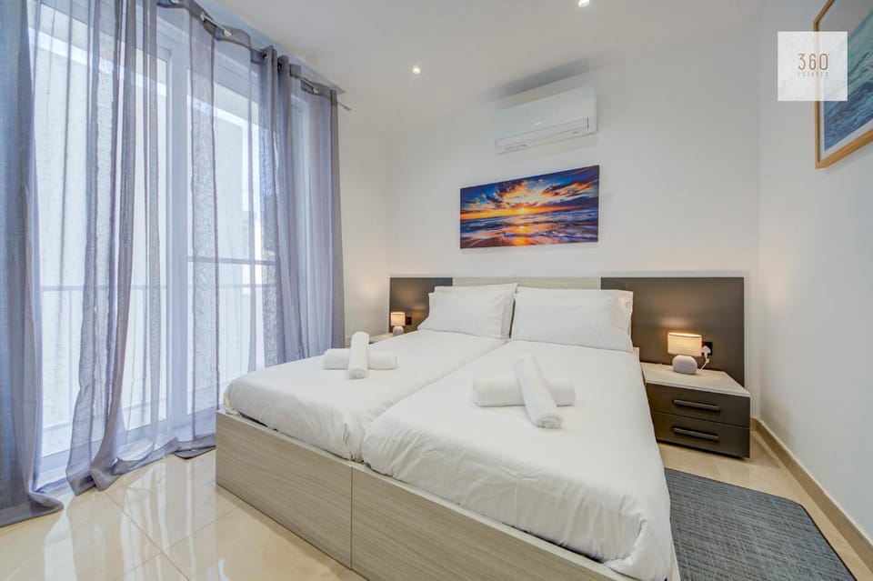 Bed, Photo of the whole room, Bedroom, towels, air conditioner