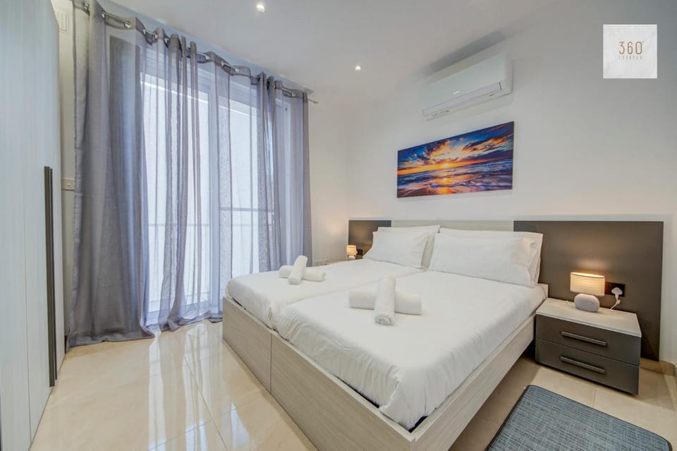 Bed, Photo of the whole room, Bedroom, towels, air conditioner