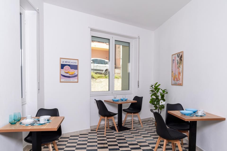 Kitchen or kitchenette, Communal kitchen