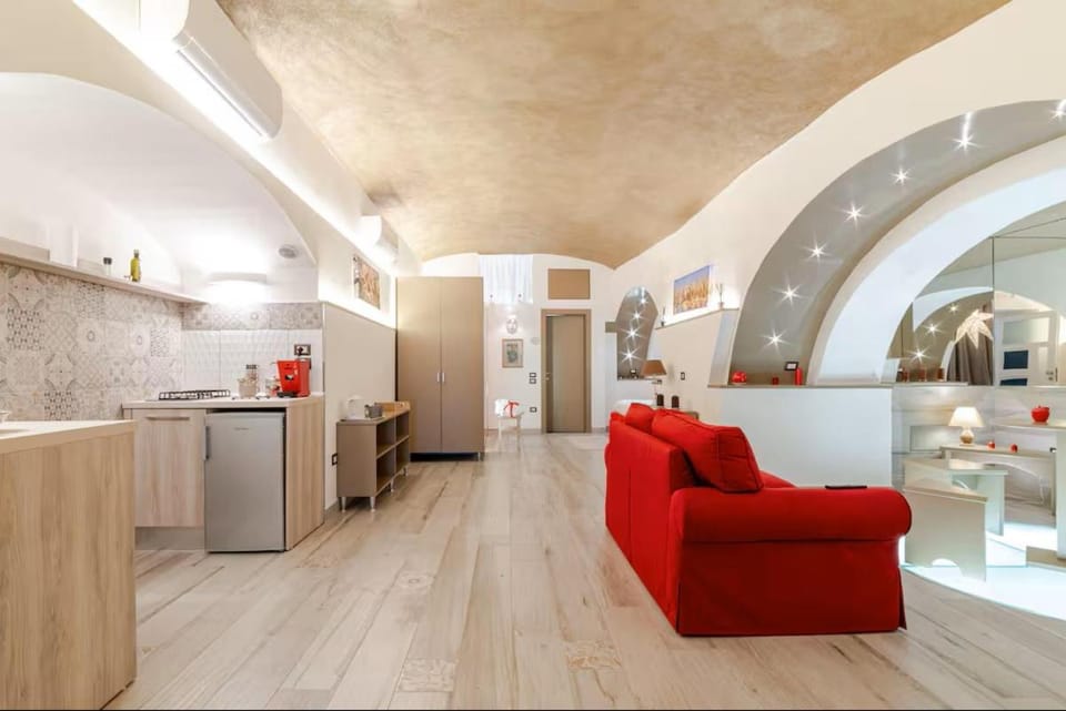 Bedroom, kitchen