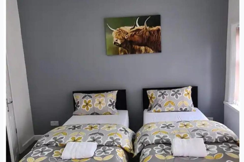Bed, Decorative detail, Bedroom