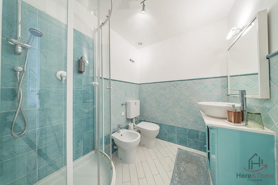 Toilet, Bathroom, bidet, towels