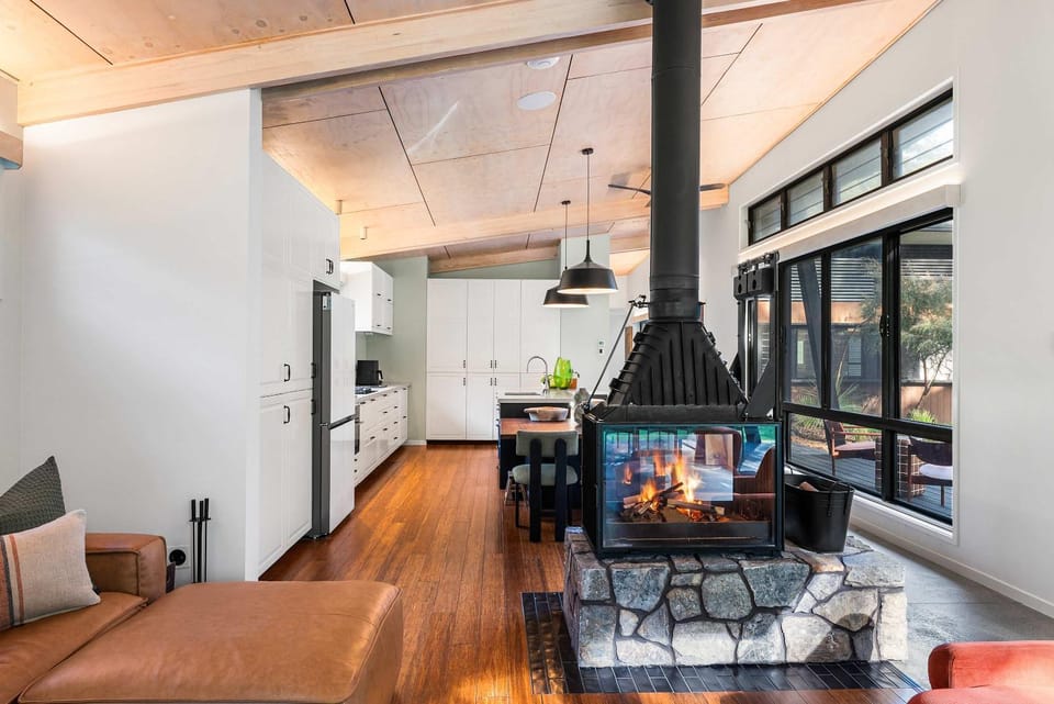 Whispering Creek - Luxury Off Grid Escape House in Tallebudgera