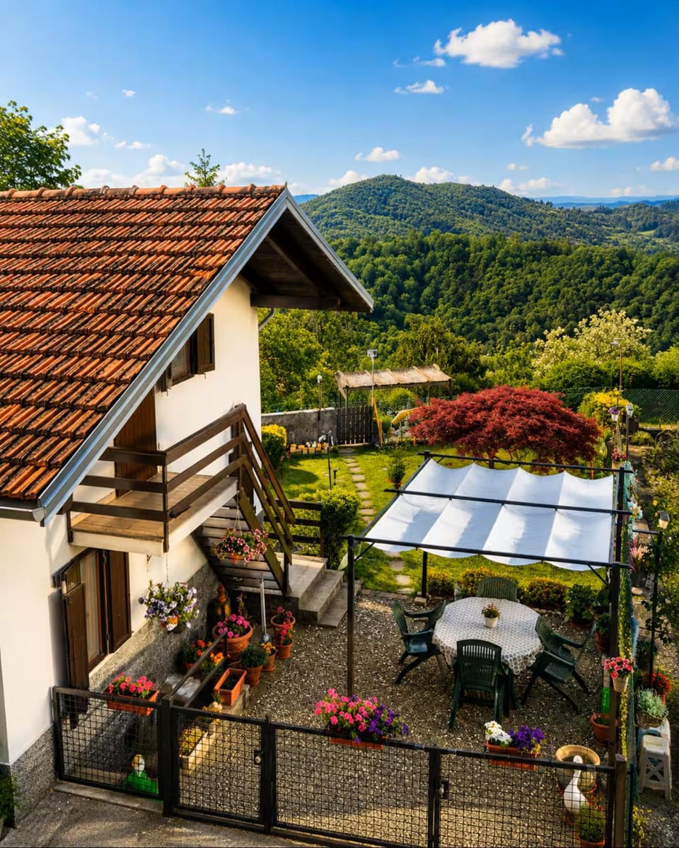 Property building, Patio, Natural landscape, Garden, Balcony/Terrace, Garden view