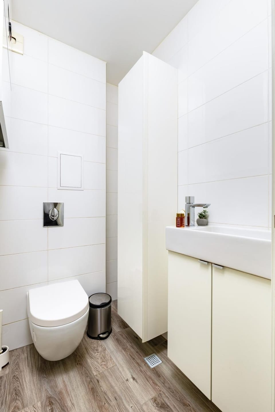 Modern & Bright Cherry Apt in South with Private PARKING Apartment in Plovdiv