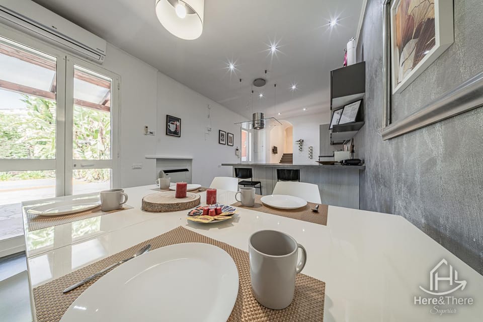 TV and multimedia, Kitchen or kitchenette, Seating area