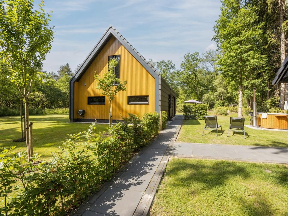 Property building, Day, Garden, Hot Tub, Garden view