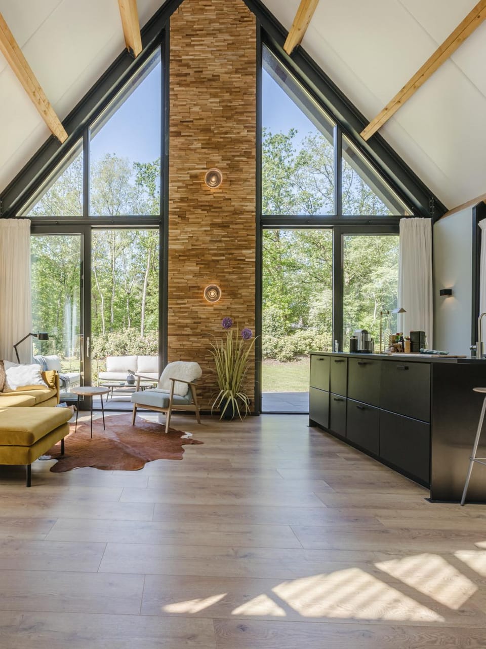 Day, Living room, Seating area, Garden view, kitchen
