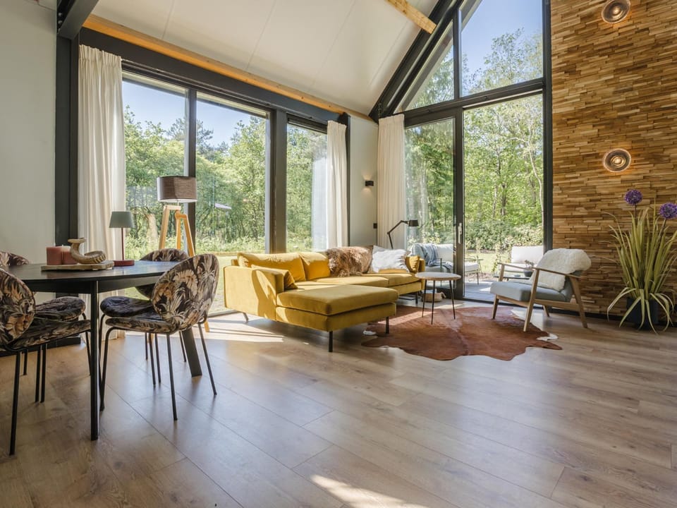 Day, Living room, Seating area, Dining area, Garden view