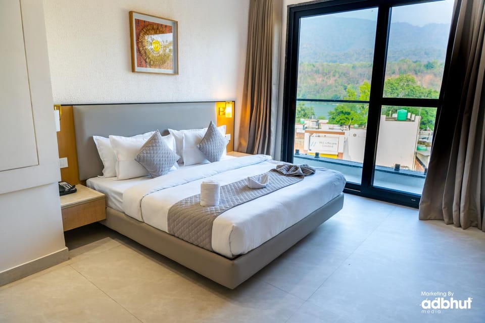 Bedroom, Lake view, Mountain view