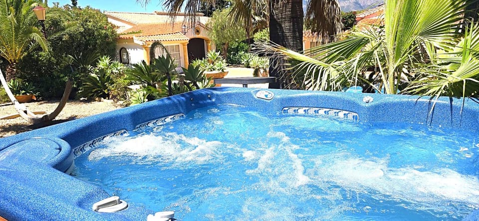 Hot Tub, View (from property/room), Spa and wellness centre/facilities, Inner courtyard view