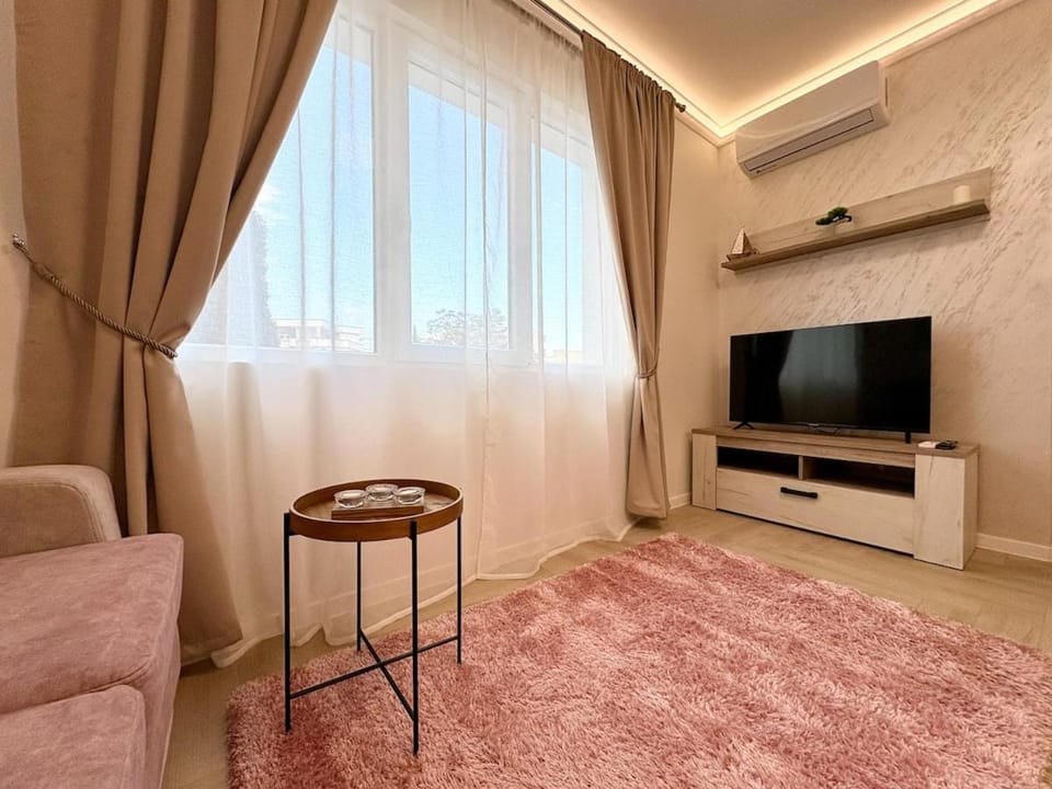 Communal lounge/ TV room, Living room, Seating area