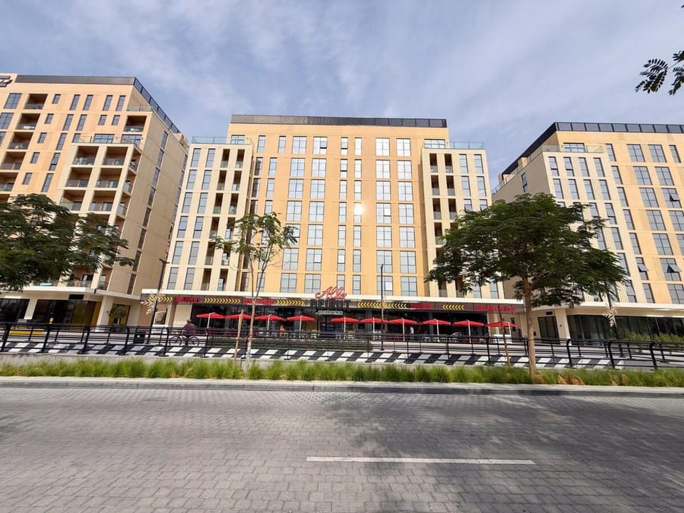 Luxury Sky-High Studio with Pool & Parking CB2-10-SS4-606-st-- Apartment in Al Sharjah