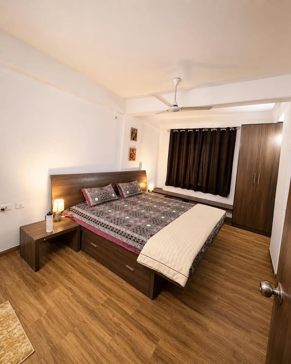 Bed, Photo of the whole room, Bedroom