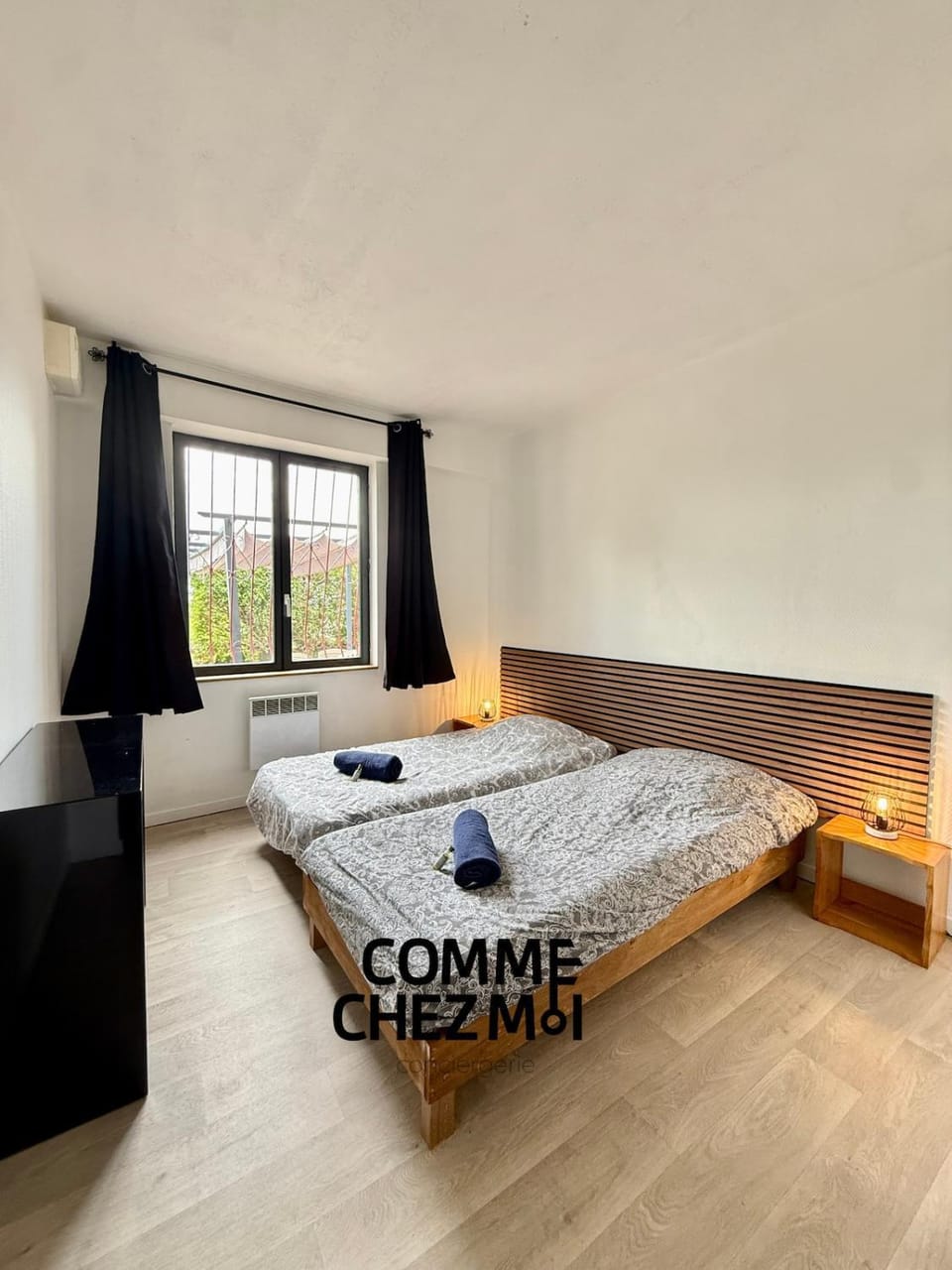 Photo of the whole room, Bedroom