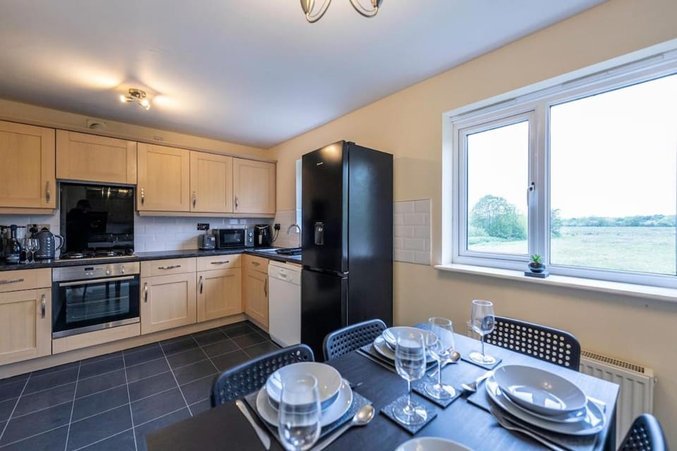 Communal kitchen, kitchen, kitchen