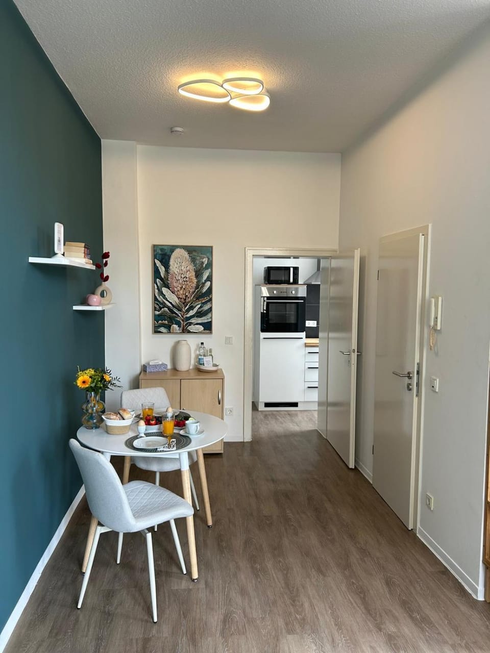 Food and drinks, Dining area, Food