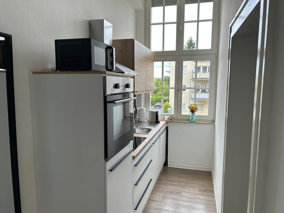Coffee/tea facilities, Kitchen or kitchenette, dishwasher, microwave, oven, stove, toaster, kitchen