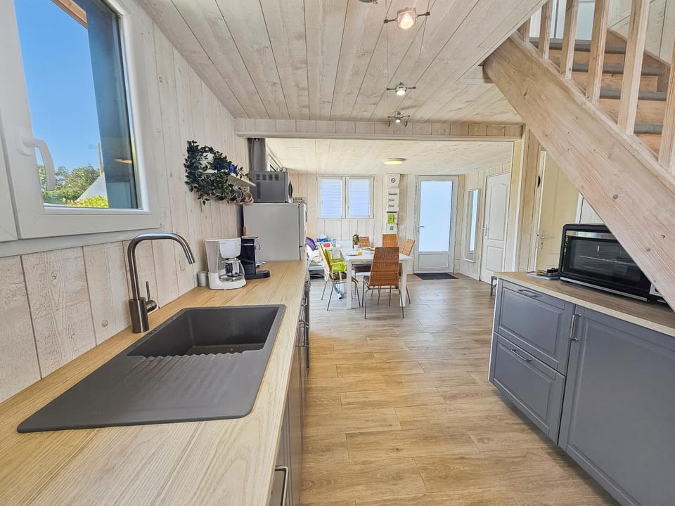 Property building, Coffee/tea facilities, microwave, oven, kitchen