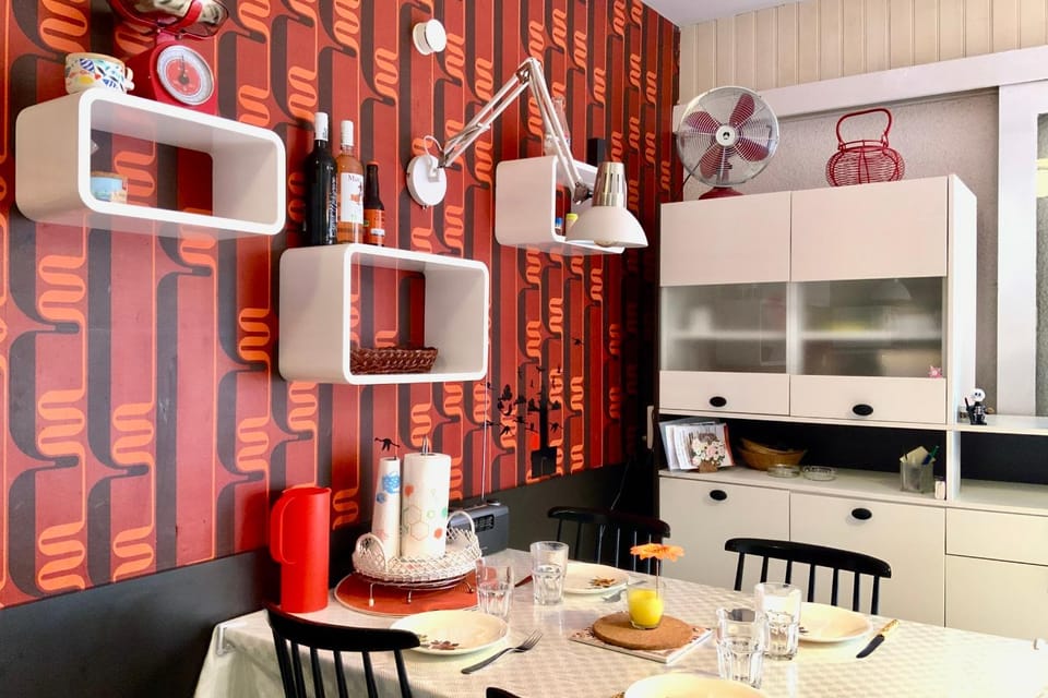 Kitchen or kitchenette, Dining area, stove