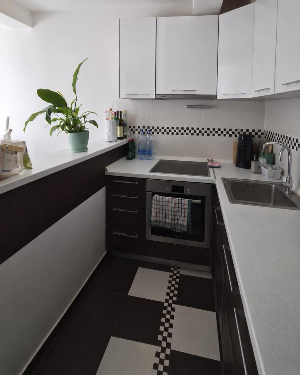 Kitchen or kitchenette, oven, stove